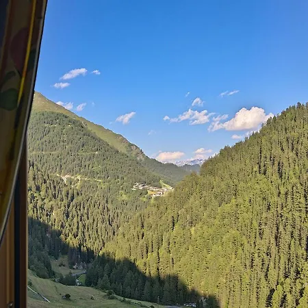 아파트 Chasa Vallaina